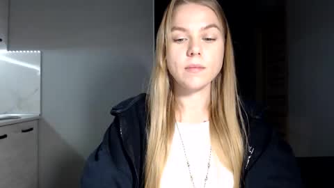 Snapshot of happy_fox_ chatting on December 4, 2025, 8:39 pm happy_fox_ online show from December 4, 2025, 8:39 pm