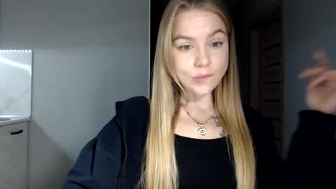 Snapshot of happy_fox_ chatting on December 13, 2025, 7:53 pm happy_fox_ online show from December 13, 2025, 7:53 pm