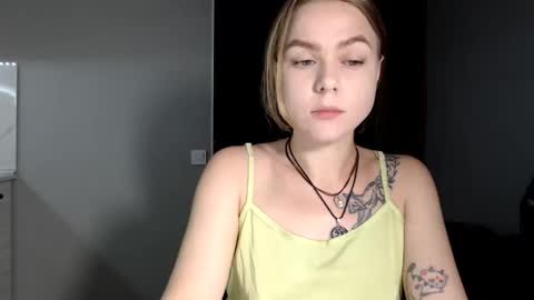 happy_fox_ online show from June 2, 2026, 9:06 pm