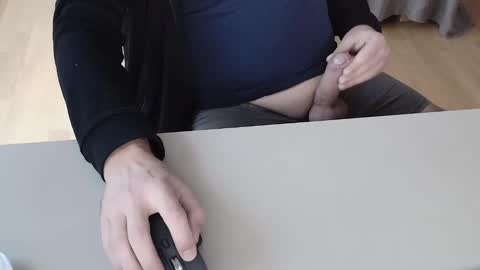 Snapshot of happybugger chatting on December 28, 2024, 12:56 pm Cum for you online show from December 28, 2024, 12:56 pm