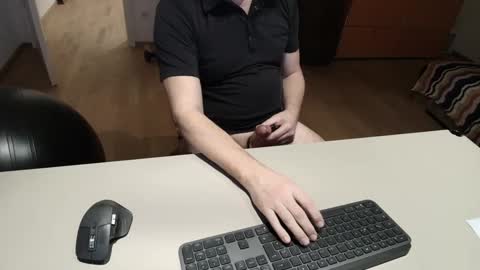 Snapshot of happybugger chatting on January 18, 2026, 4:00 pm Cum for you online show from January 18, 2026, 4:00 pm