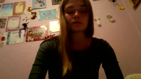 happyemily  online show from October 30, 2025, 8:31 pm