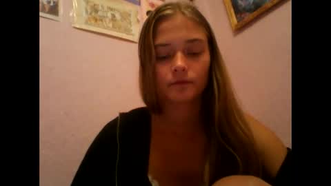 HappyEmily online show from September 29, 2025, 6:24 pm