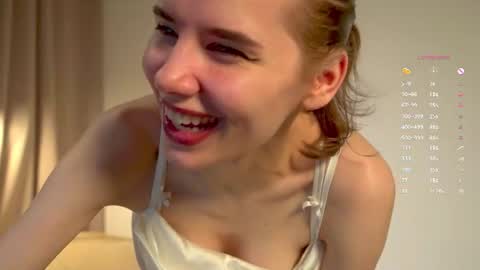 Snapshot of happynewdear chatting on June 12, 2026, 9:25 pm Evy online show from June 12, 2026, 9:25 pm