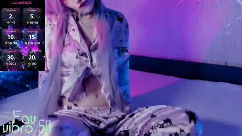 Mia online show from November 8, 2025, 9:57 pm