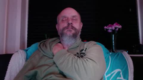 MrLazy online show from February 9, 2026, 6:34 pm