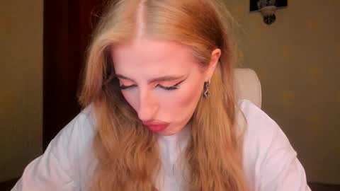 Julia online show from September 22, 2025, 5:31 am