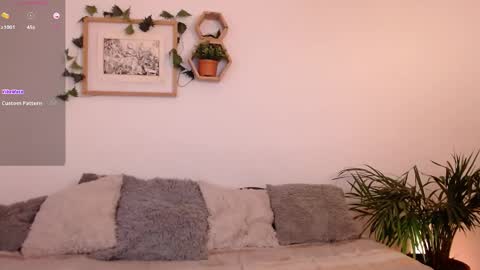 Snapshot of harmonyy01 chatting on December 6, 2024, 4:47 am Harmony Please help me to reach 100 thumbs up online show from December 6, 2024, 4:47 am