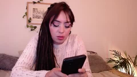 Snapshot of harmonyy01 chatting on January 14, 2025, 2:08 am Harmony Please help me to reach 100 thumbs up online show from January 14, 2025, 2:08 am