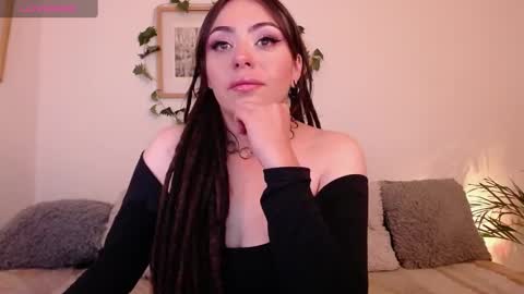 Snapshot of harmonyy01 chatting on February 22, 2025, 4:18 am Harmony Please help me to reach 100 thumbs up online show from February 22, 2025, 4:18 am