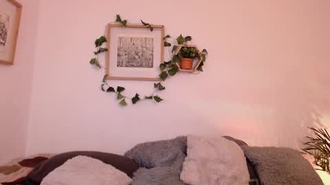 Snapshot of harmonyy01 chatting on February 27, 2025, 5:13 am Harmony Please help me to reach 100 thumbs up online show from February 27, 2025, 5:13 am