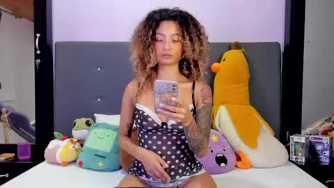 Snapshot of harmonyy_hill chatting on June 21, 2026, 2:14 am Harmony Hill online show from June 21, 2026, 2:14 am