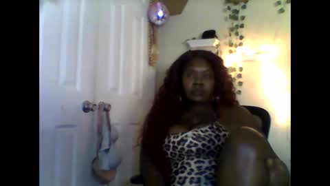 hawtchoc37 online show from October 14, 2025, 4:24 am