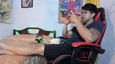 Snapshot of hazbinstudio chatting on February 4, 2026, 7:09 pm hazbinstudio online show from February 4, 2026, 7:09 pm