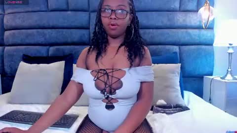 Snapshot of hazel_lanee chatting on June 9, 2026, 4:35 am hazel_lanee online show from June 9, 2026, 4:35 am