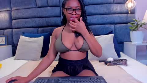 Snapshot of hazel_lanee chatting on July 6, 2026, 2:19 am hazel_lanee online show from July 6, 2026, 2:19 am