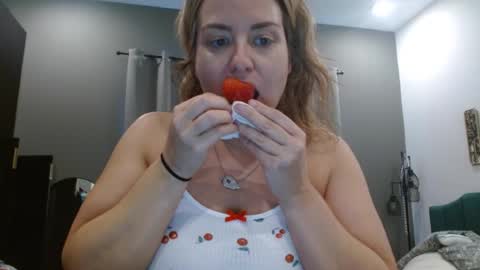 Snapshot of hazel_skye chatting on July 16, 2026, 5:30 pm Hazel online show from July 16, 2026, 5:30 pm