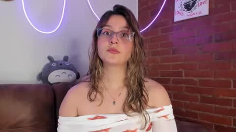 Snapshot of hazelbrownn23 chatting on February 26, 2025, 4:24 pm Hazel Brown online show from February 26, 2025, 4:24 pm