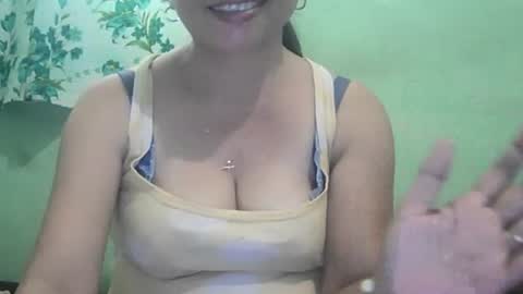 Snapshot of hazeldhane chatting on June 23, 2026, 6:44 am hazeldhane online show from June 23, 2026, 6:44 am