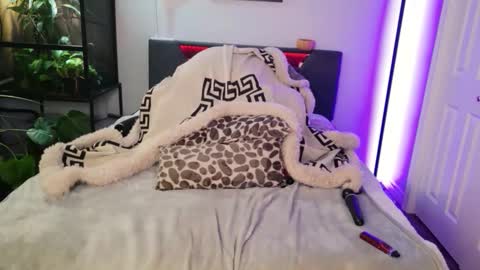 Hazeleo online show from March 17, 2026, 12:26 am