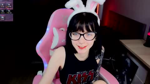 Snapshot of hazeltompson chatting on April 8, 2026, 12:16 pm hazeltompson online show from April 8, 2026, 12:16 pm