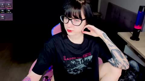 Snapshot of hazeltompson chatting on April 16, 2026, 1:01 pm hazeltompson online show from April 16, 2026, 1:01 pm