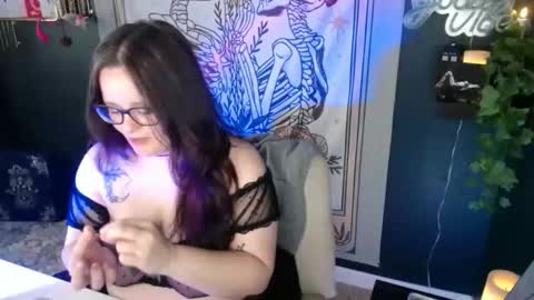 HazeyViolet333 online show from April 3, 2026, 8:51 pm
