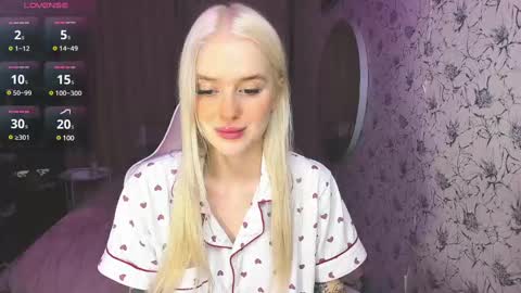 Snapshot of healing__girl chatting on January 8, 2025, 10:37 am Valeria online show from January 8, 2025, 10:37 am