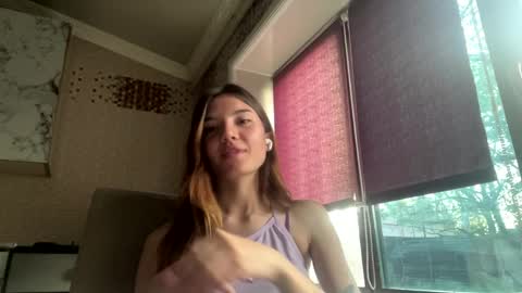 Lili online show from April 9, 2026, 1:27 pm