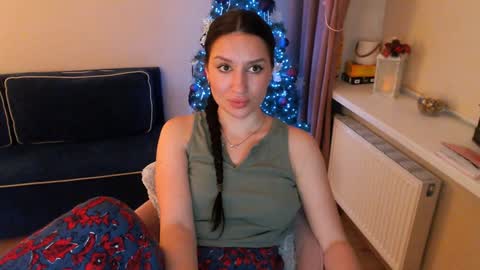 Snapshot of heaven_chloe chatting on January 10, 2025, 8:26 pm Heaven girl online show from January 10, 2025, 8:26 pm