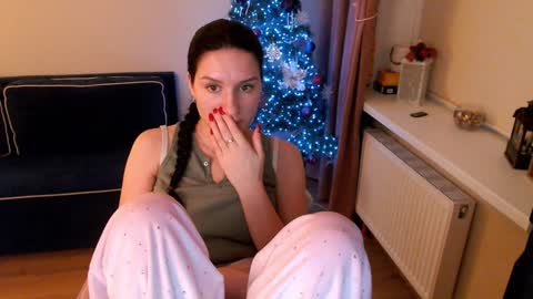 Snapshot of heaven_chloe chatting on January 23, 2025, 5:42 pm Heaven girl online show from January 23, 2025, 5:42 pm