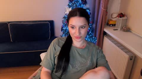 Snapshot of heaven_chloe chatting on February 6, 2025, 10:00 pm Heaven girl online show from February 6, 2025, 10:00 pm
