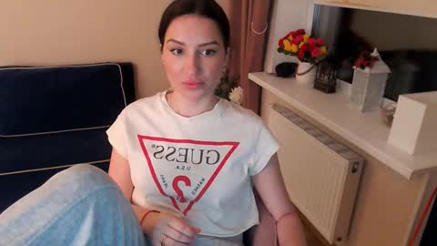 Snapshot of heaven_chloe chatting on March 11, 2025, 4:29 pm Heaven girl online show from March 11, 2025, 4:29 pm