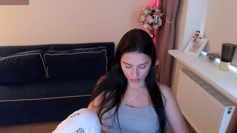 Snapshot of heaven_chloe chatting on October 10, 2025, 1:10 pm Heaven girl online show from October 10, 2025, 1:10 pm