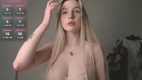 Snapshot of heavenlysky_ chatting on April 21, 2026, 1:17 pm Akemi instinthemoodforlooove online show from April 21, 2026, 1:17 pm