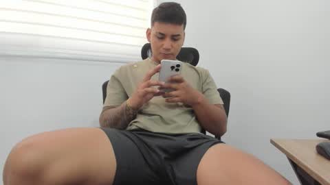 Snapshot of hector_18_ chatting on February 11, 2026, 2:00 pm 18 online show from February 11, 2026, 2:00 pm