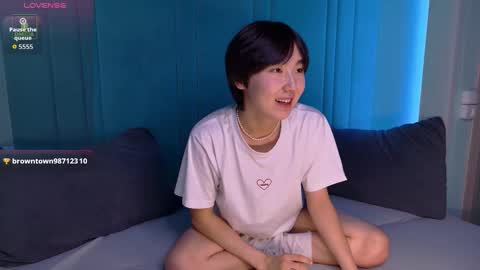 HEEJIN online show from November 19, 2025, 8:31 pm