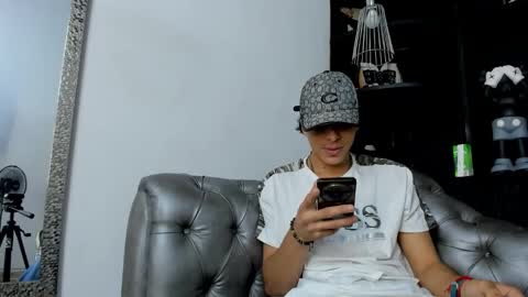 heellboy_ online show from November 28, 2025, 3:20 am