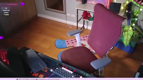 Snapshot of heidiluceous chatting on January 14, 2025, 10:17 am Heidi brunette Foxy red head and Carrie blondie online show from January 14, 2025, 10:17 am