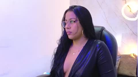 Heilyn  online show from February 1, 2026, 3:27 am