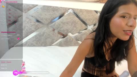 hellen online show from November 5, 2025, 1:05 am