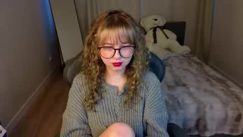 Snapshot of helen_carson chatting on April 15, 2026, 1:56 am Helen Carson online show from April 15, 2026, 1:56 am