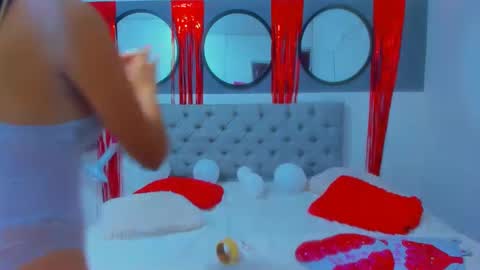 Snapshot of helen_curly chatting on February 12, 2025, 2:54 pm helen_curly online show from February 12, 2025, 2:54 pm