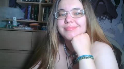 Snapshot of helen_foxygirl chatting on June 7, 2026, 11:41 pm Helen foxygirl online show from June 7, 2026, 11:41 pm