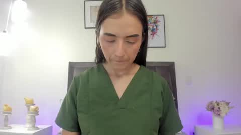 Snapshot of helen_mooree chatting on June 26, 2026, 12:53 pm Helen online show from June 26, 2026, 12:53 pm