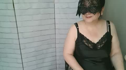 Snapshot of helen_xi chatting on April 24, 2026, 5:21 am Helen online show from April 24, 2026, 5:21 am