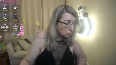 Snapshot of helenenigma chatting on April 4, 2026, 6:49 pm helenenigma online show from April 4, 2026, 6:49 pm