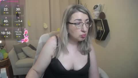 Snapshot of helenenigma chatting on April 5, 2026, 6:49 pm helenenigma online show from April 5, 2026, 6:49 pm