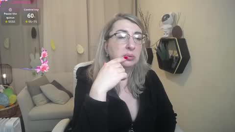 Snapshot of helenenigma chatting on April 6, 2026, 4:57 am helenenigma online show from April 6, 2026, 4:57 am