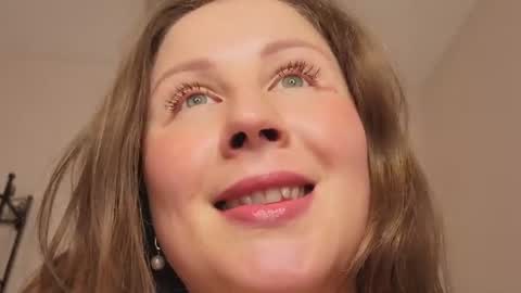 Snapshot of helens_lov chatting on July 5, 2026, 4:19 am Helen online show from July 5, 2026, 4:19 am